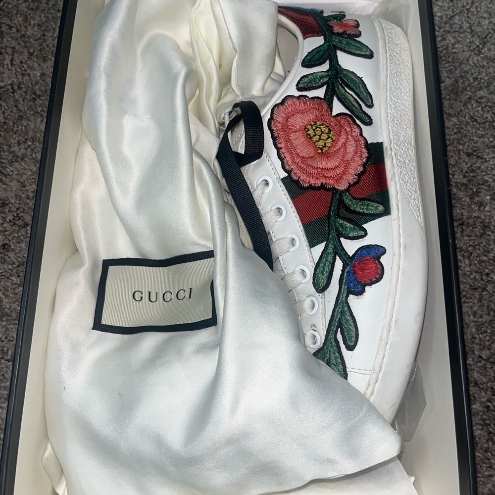 Gucci floral embroidered sneakers